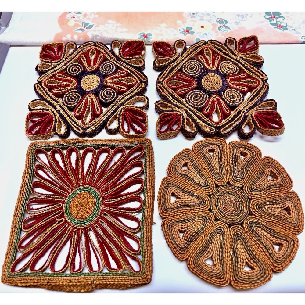 Vintage Woven Straw Raffia Trivet Set of 4 Boho Floral Hot Pads